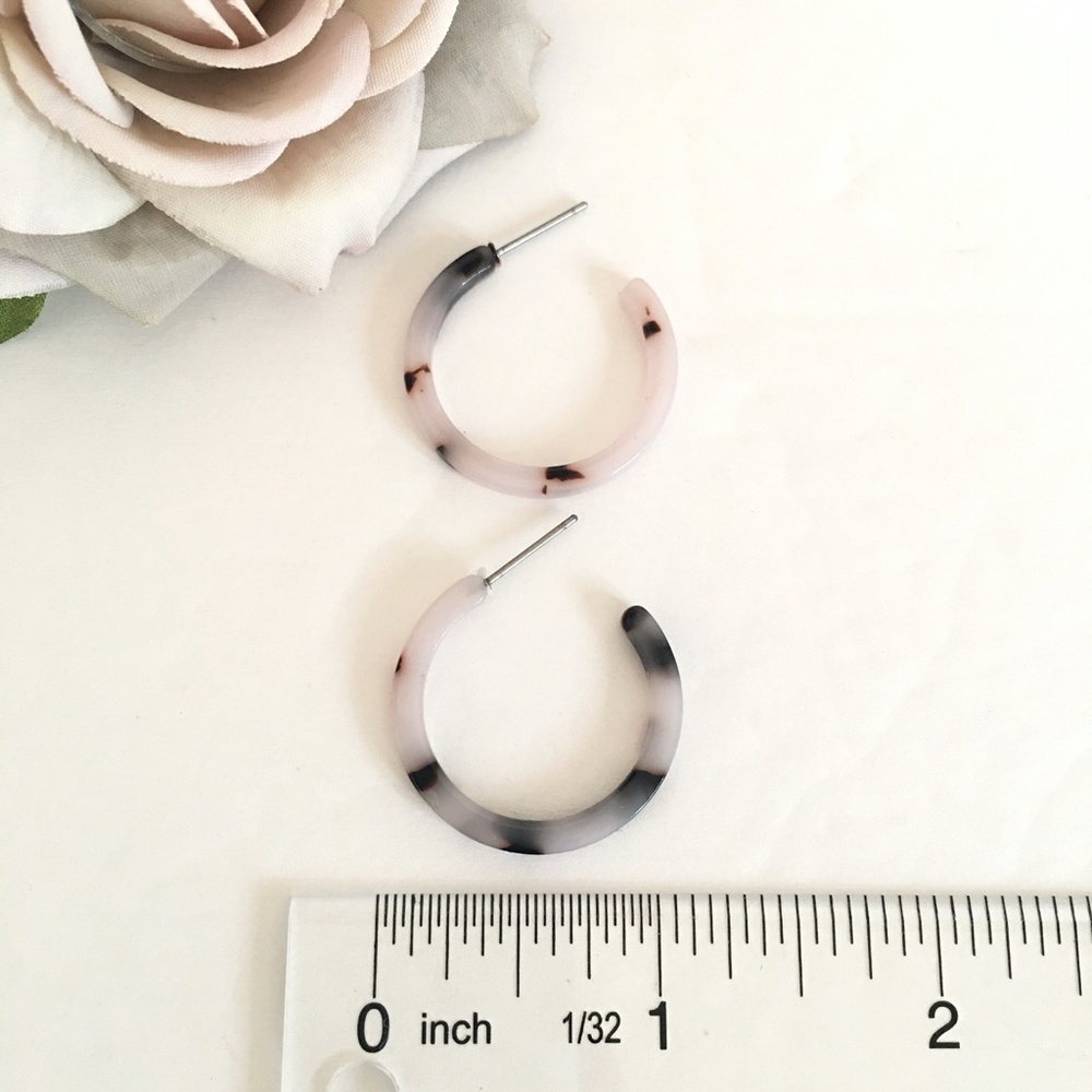 Mini Resin Hoop Earrings (Light Leopard) - Picture 4 of 5